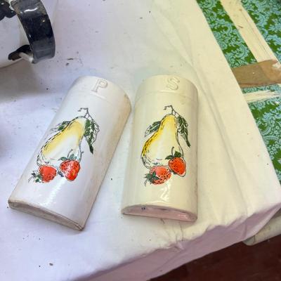 Lot 737 Misc decor