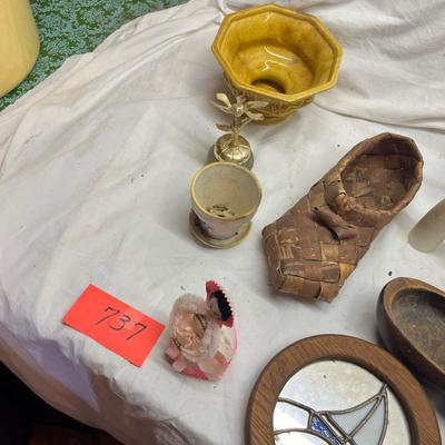 Lot 737 Misc decor