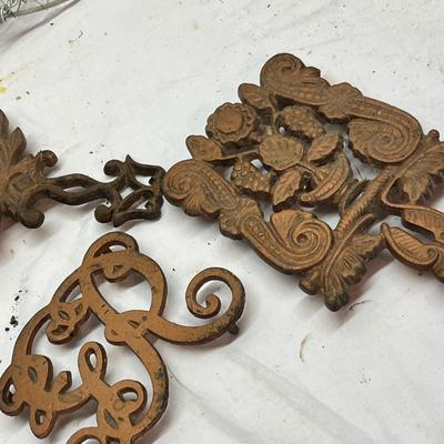 Lot 739 Trivets