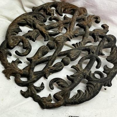 Lot 739 Trivets