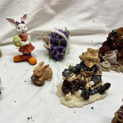 Lot 740 Figurines