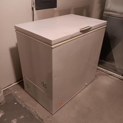 FRIGIDAIRE CHEST FREEZER