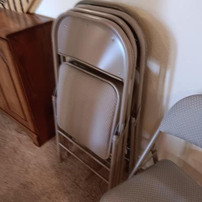 4 NICE UPHOLSTERED PADDED SEAT AND BACKREST FOLDING CHAIRS