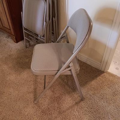 4 NICE UPHOLSTERED PADDED SEAT AND BACKREST FOLDING CHAIRS