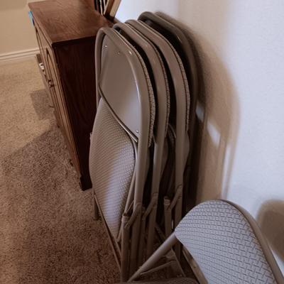 4 NICE UPHOLSTERED PADDED SEAT AND BACKREST FOLDING CHAIRS