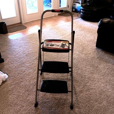 LIKE NEW RUBBERMAID STEEL FOLDING STEP STOOL
