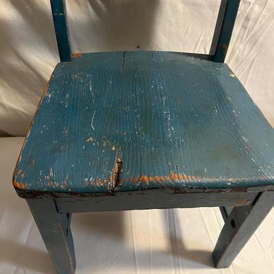 Child’s Chair, Dr Suess Books & More (D-MG)