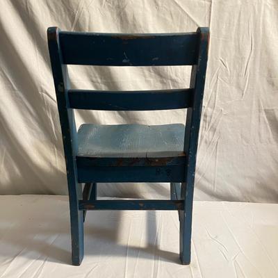 Child’s Chair, Dr Suess Books & More (D-MG)