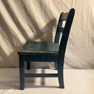 Child’s Chair, Dr Suess Books & More (D-MG)