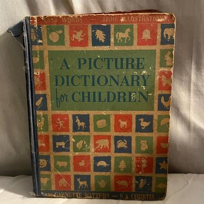 Child’s Chair, Dr Suess Books & More (D-MG)