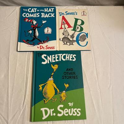 Child’s Chair, Dr Suess Books & More (D-MG)