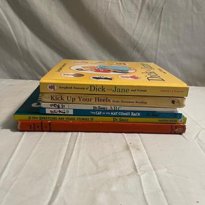 Child’s Chair, Dr Suess Books & More (D-MG)