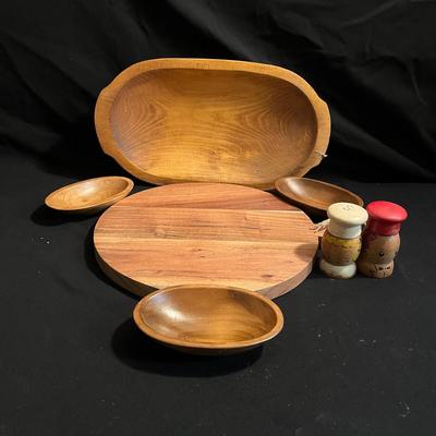 Turned Wooden Bowls & More Wooden Items (P-MG)