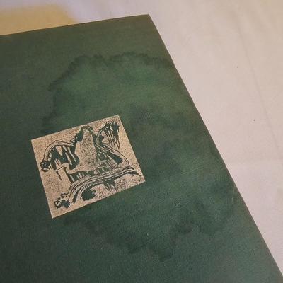 Daphne Du Maurier, Peter Rabbit & More Classic Literature (LR-JS)