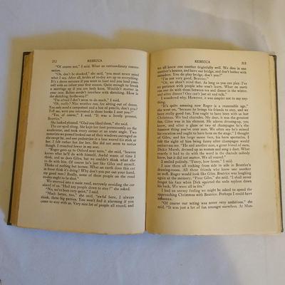 Daphne Du Maurier, Peter Rabbit & More Classic Literature (LR-JS)