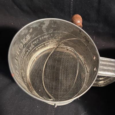 Vintage Kitchen Utensils, Popcorn Popper & More (P-MG)