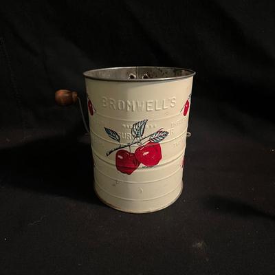 Vintage Kitchen Utensils, Popcorn Popper & More (P-MG)