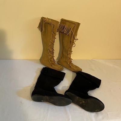 Moccasin & Cowboy Boots Plus More - Women’s Size 8 (GB2-RG)
