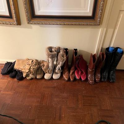 Moccasin & Cowboy Boots Plus More - Women’s Size 8 (GB2-RG)