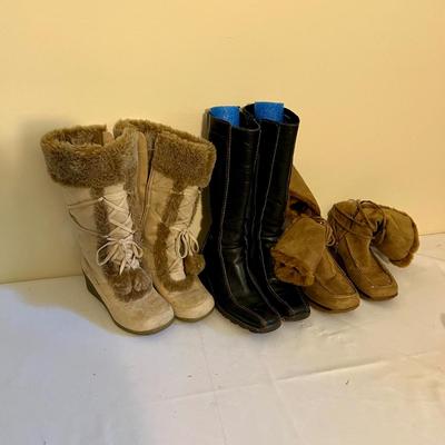 Moccasin & Cowboy Boots Plus More - Women’s Size 8 (GB2-RG)