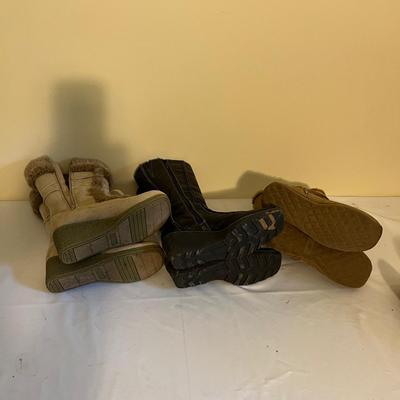 Moccasin & Cowboy Boots Plus More - Women’s Size 8 (GB2-RG)