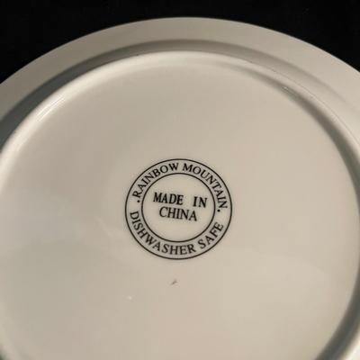 Hallmark Snowflake Dishes, Reindeer Plates & More (K-MG)
