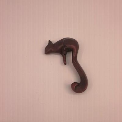 Squirrel pot hanger