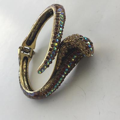 Unmarked snake rhinestone beautiful unique bracelet