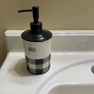 Black & White Checked Bathroom Accessories & Towels (PB-RG)