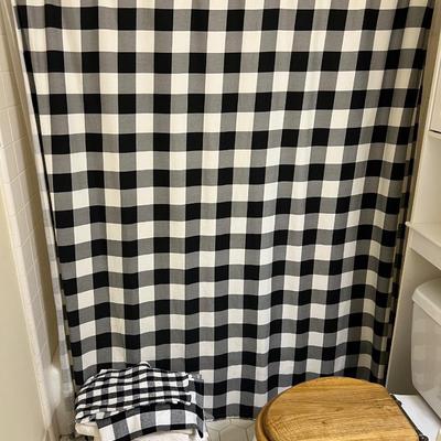 Black & White Checked Bathroom Accessories & Towels (PB-RG)