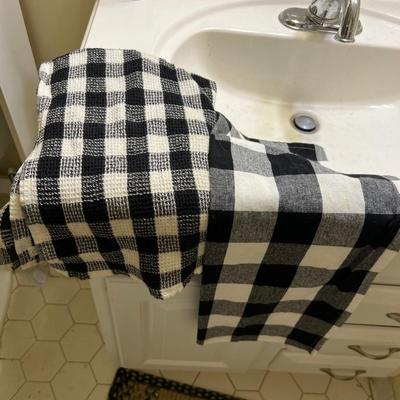 Black & White Checked Bathroom Accessories & Towels (PB-RG)