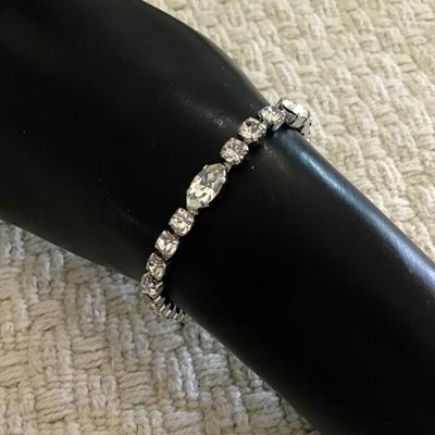 very nice vintage Kramer tennis bracelet