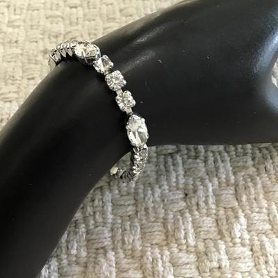 very nice vintage Kramer tennis bracelet