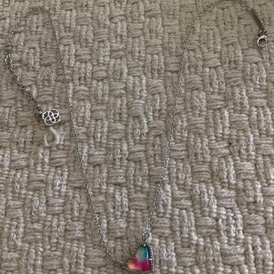 Pretty Kendra Scott Arie watercolor heart necklace