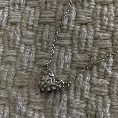 Pretty Kendra Scott Arie watercolor heart necklace