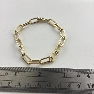 Gold tone chain type fashion bracelet