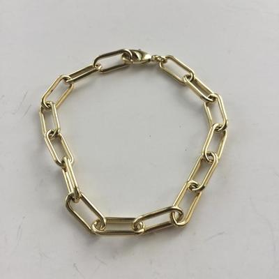 Gold tone chain type fashion bracelet