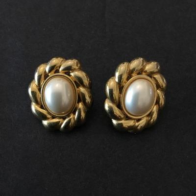 Vintage Marvella gold toned, faux, pearl statement earrings very beautiful very nice