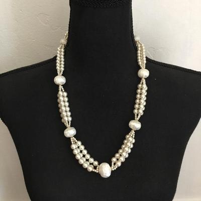 Beautiful vintage faux pearl statement necklace very nice very beautiful