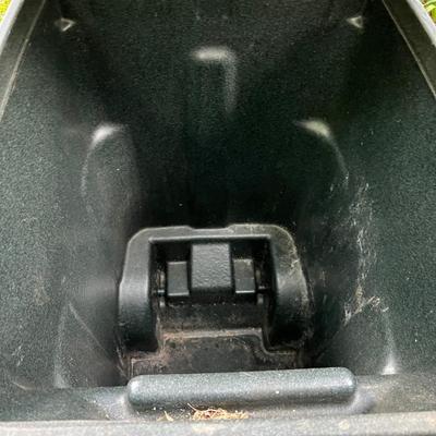 Trash Cans (G-RG)