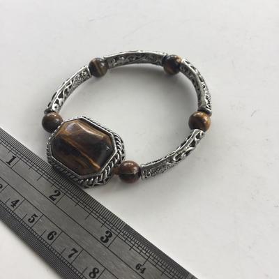 Unmarked beautiful stretchy fashion bracelet
