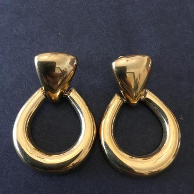 Nice vintage gold tone small door knocker earrings