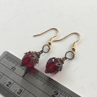 Red dangle fashion earrings