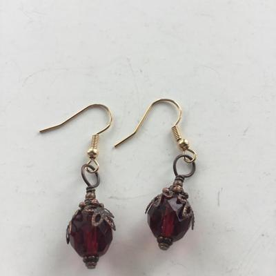 Red dangle fashion earrings