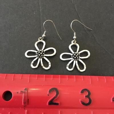 Cute flower earrings