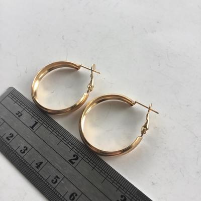 Gold tone unmarked hoop earrings