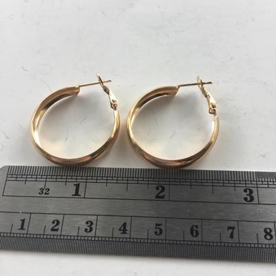 Gold tone unmarked hoop earrings