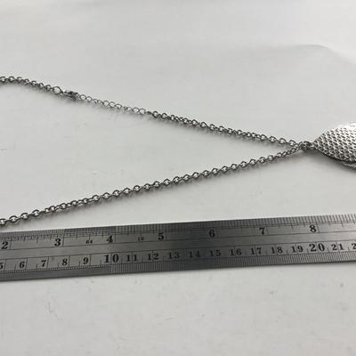 Silver tone fashion necklace