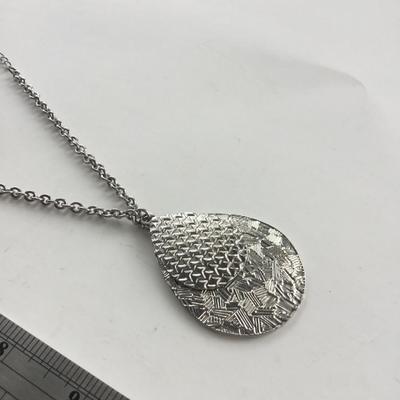 Silver tone fashion necklace