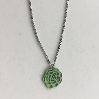 Silver tone green flower fashion necklace